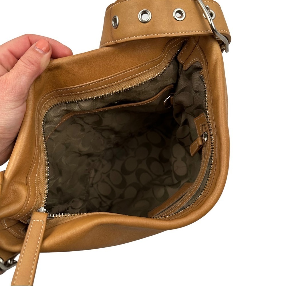 COACH Vintage Slim Duffle Sac in Honey Leather - Picture 10 of 12